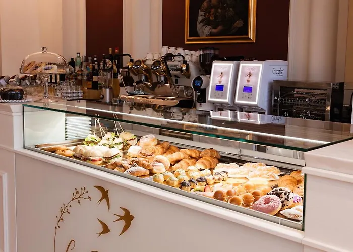 La Rondinella Boutique & Cafe *
